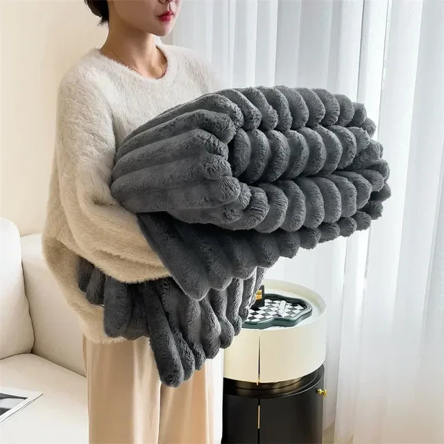 CozyCove – Plush Blanket for Luxurious Comfort and Ultimate Warmth