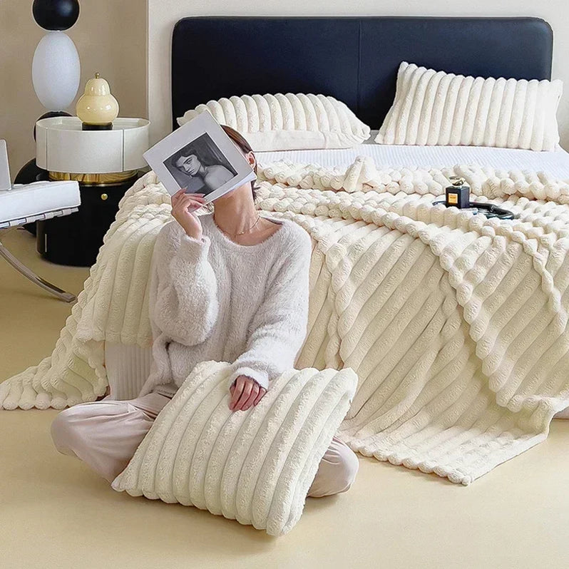 CozyCove – Plush Blanket for Luxurious Comfort and Ultimate Warmth
