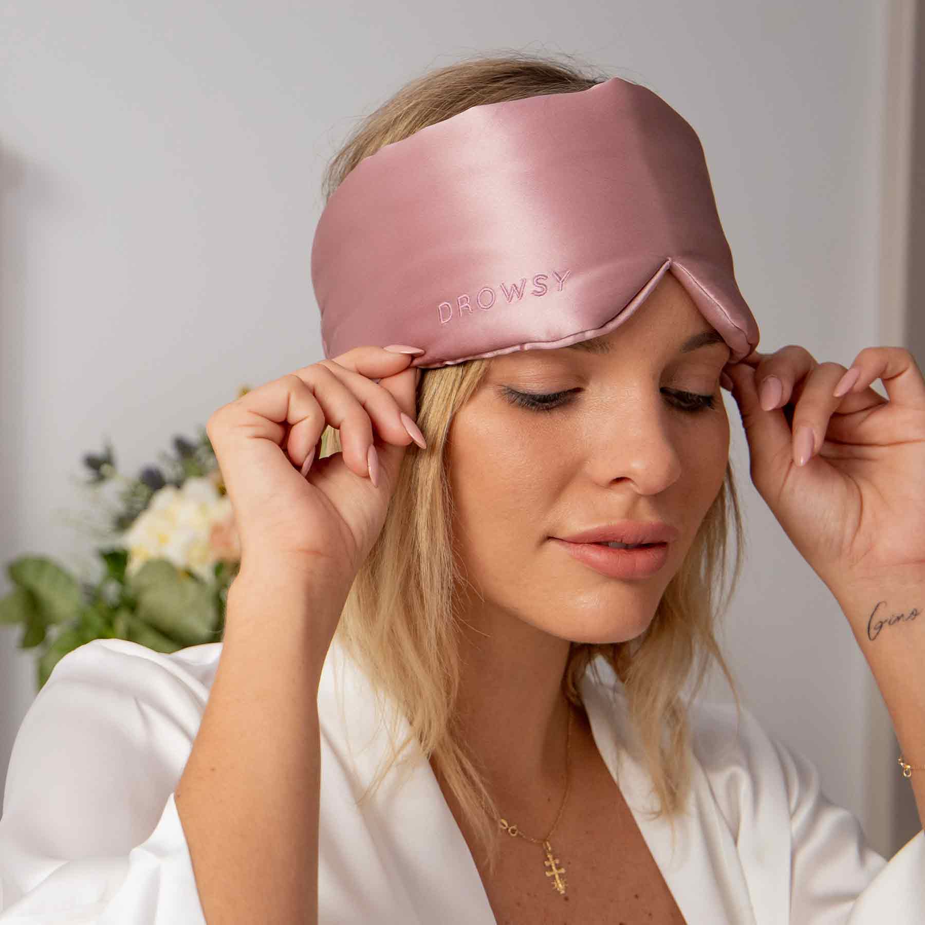 Luxurious Silk Sleep Mask – RelaxMask
