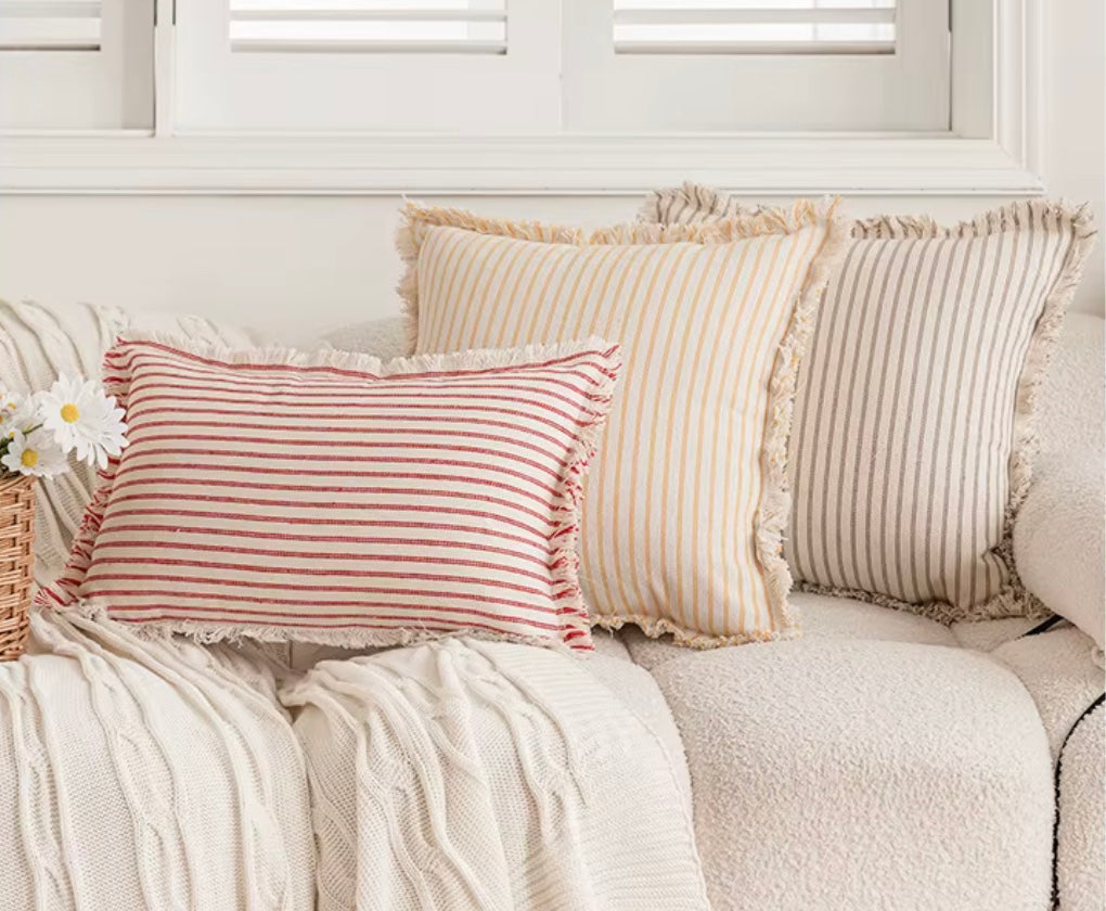 Jacquard Cushion Cover with Fringes – Timeless and Comfortable