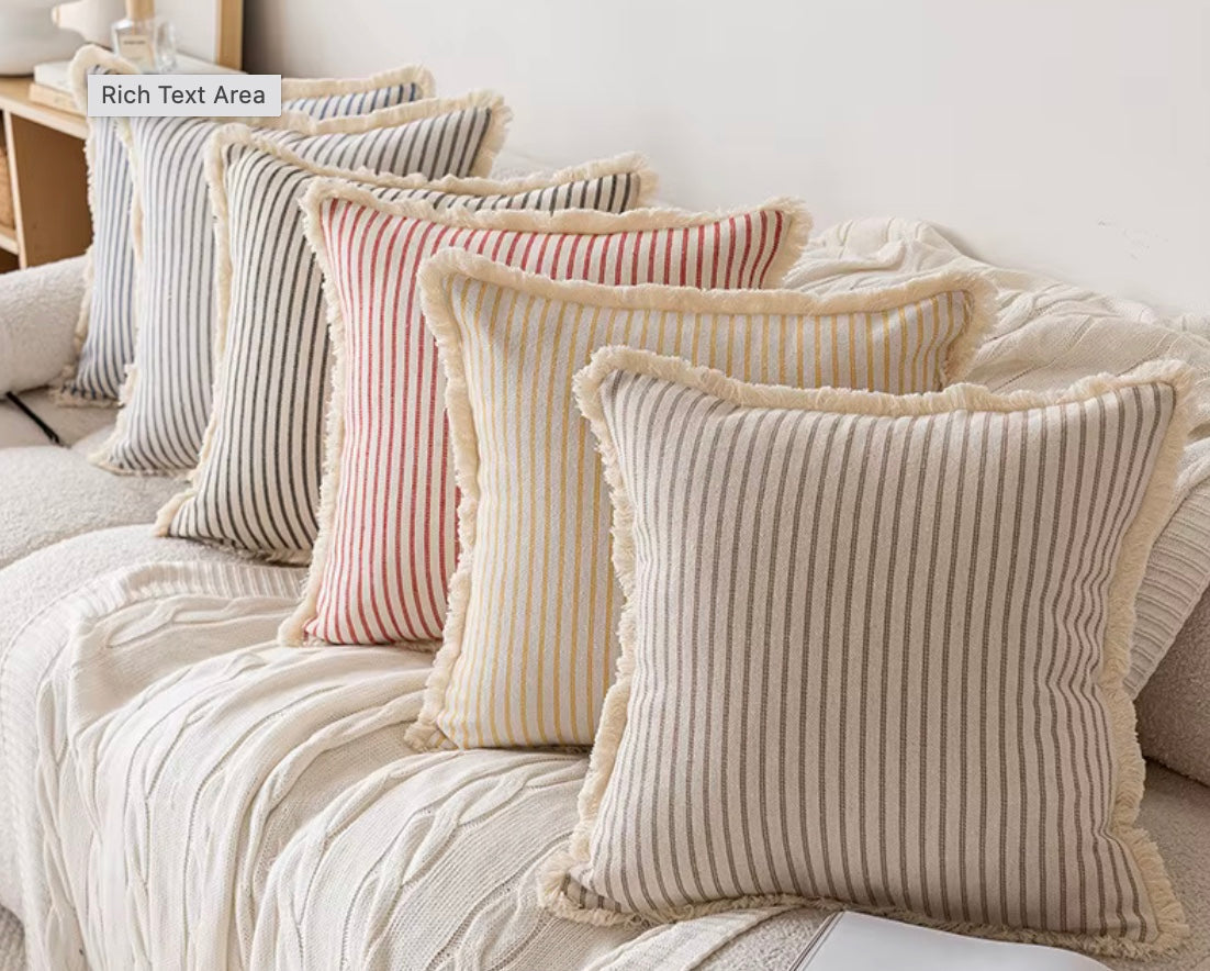 Jacquard Cushion Cover with Fringes – Timeless and Comfortable