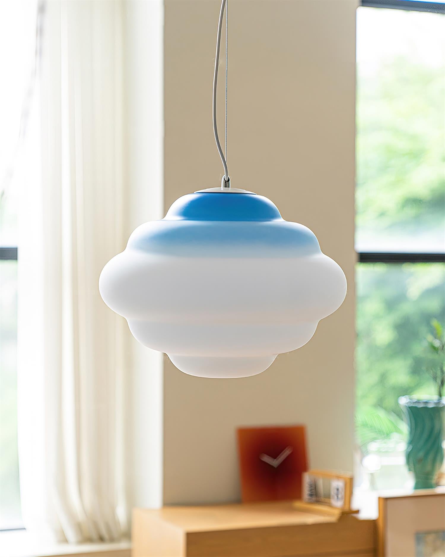 Pendant Light with Gradient and Soft Light Distribution - Aérola