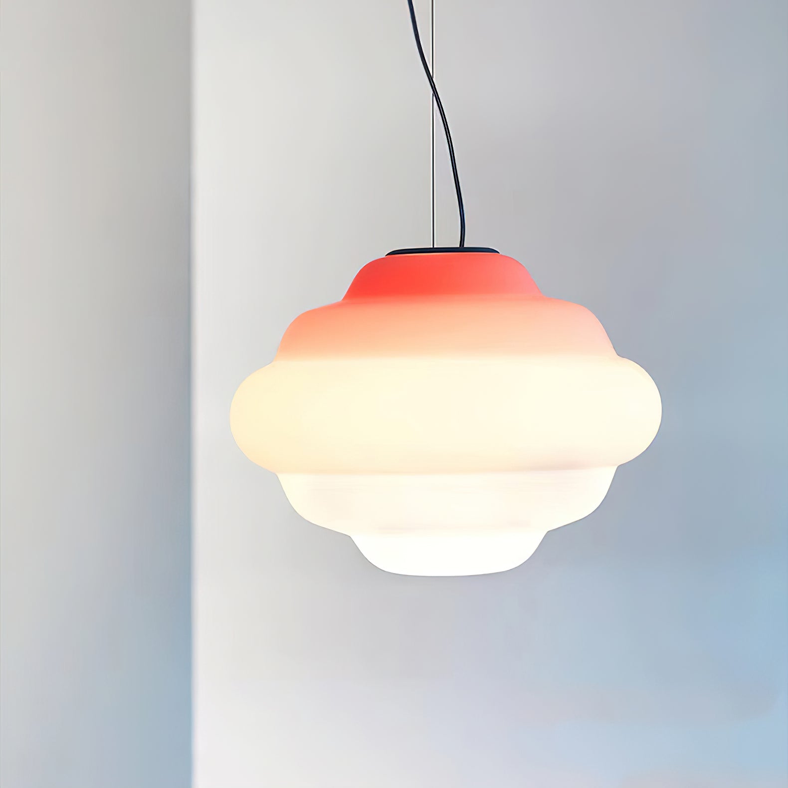 Pendant Light with Gradient and Soft Light Distribution - Aérola
