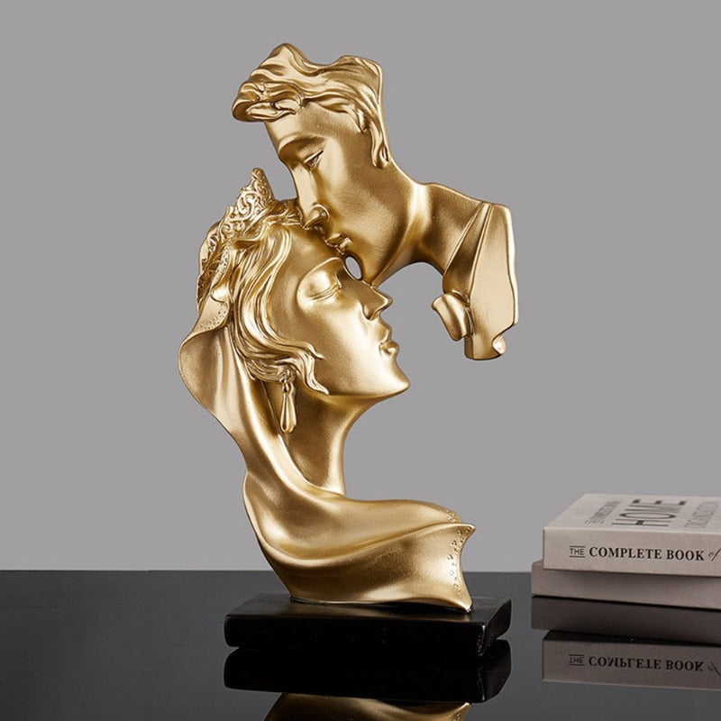 Love Sculpture - Elegant Sculpture of a Kissing Couple