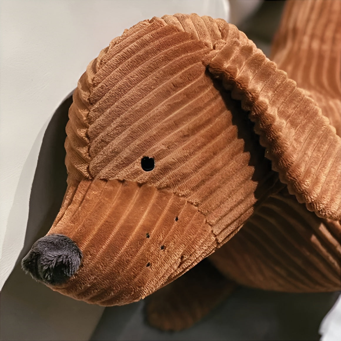 Plush Ergonomic Dachshund Cushion – DaxiRest