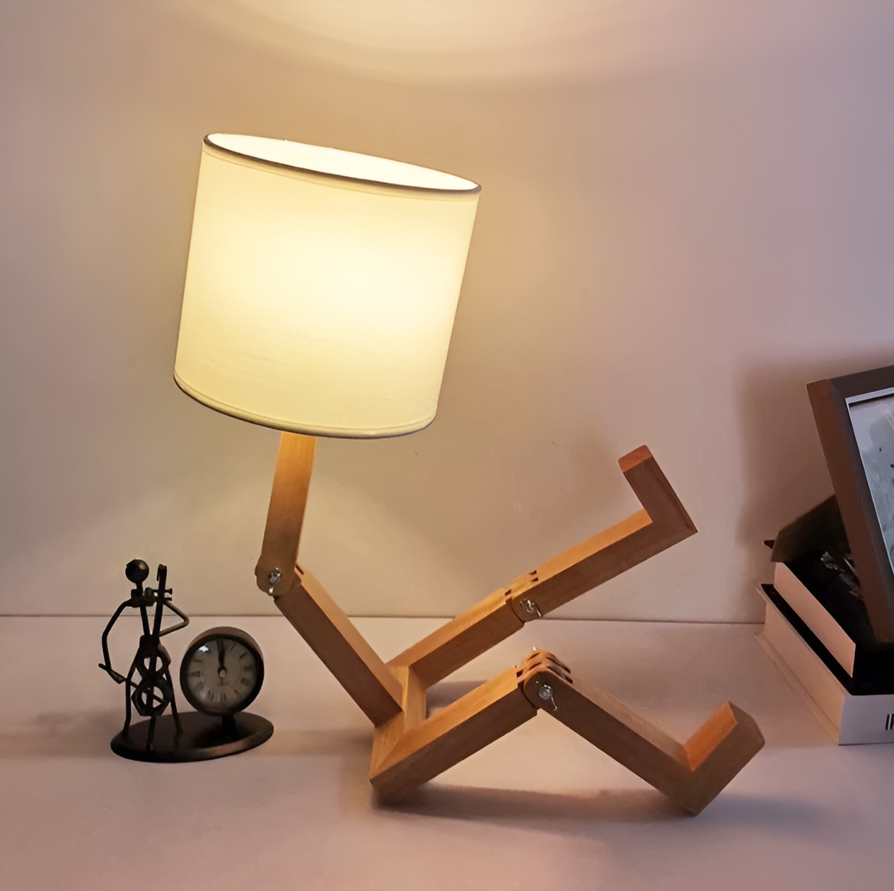 Flexible Wooden Desk Lamp – LumoBot