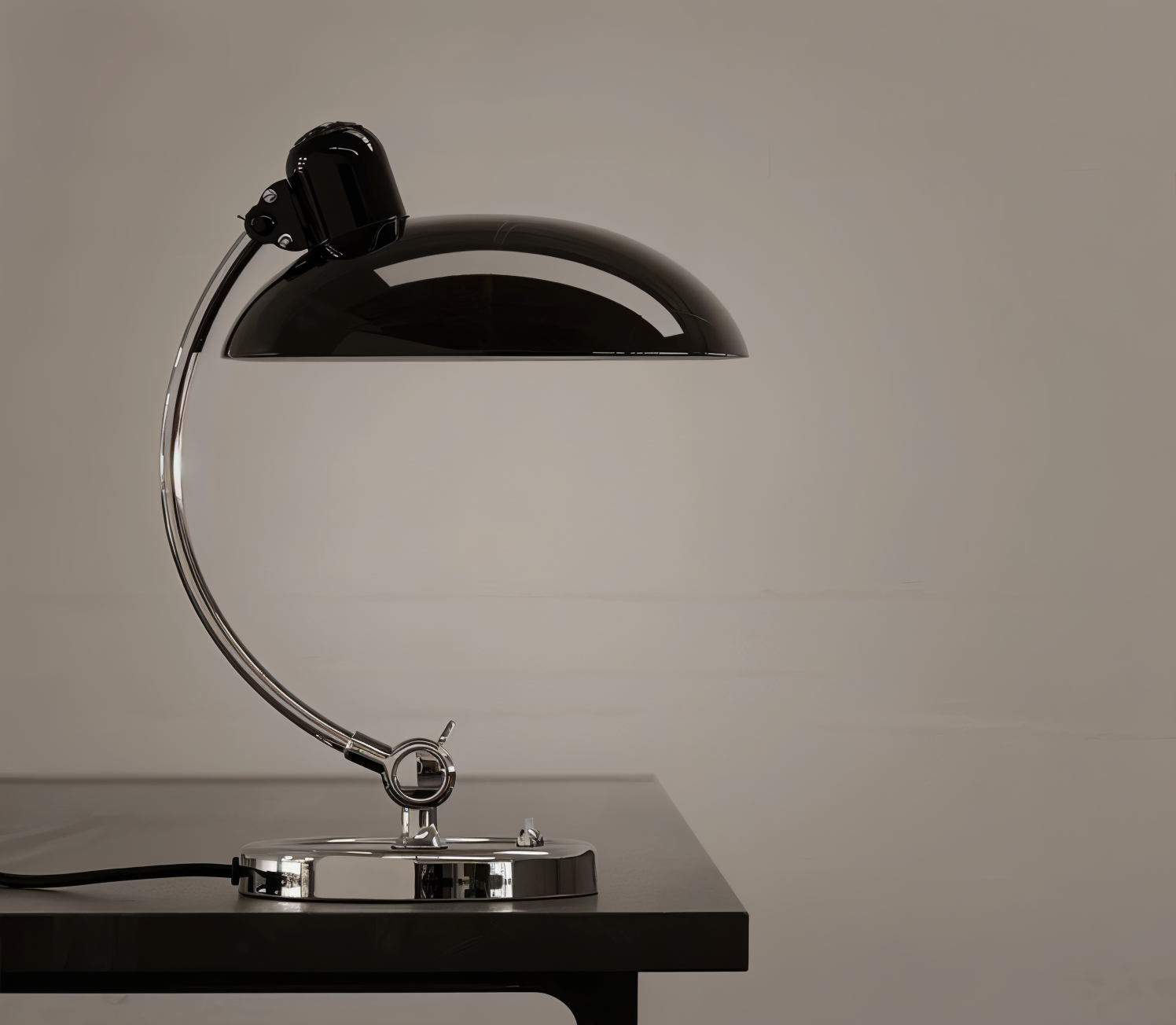 Adjustable Vintage Desk Lamp in Iron – Virella