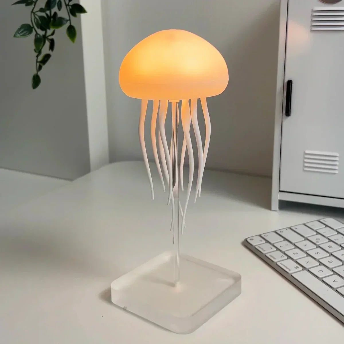 JellyWave - Lamp with Dancing Jellyfish