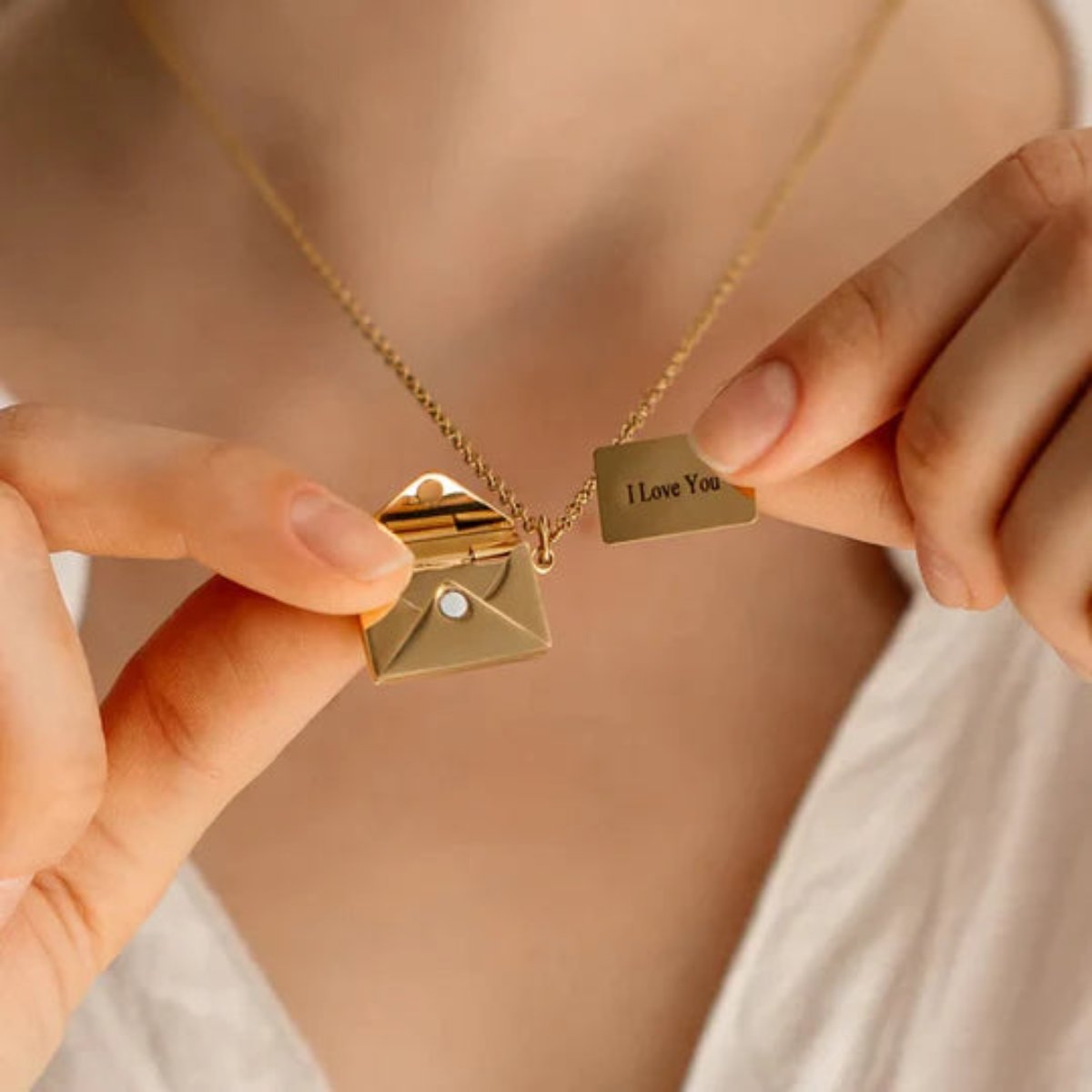 HeartLink | Personalised Letter Necklace for Your Loved One