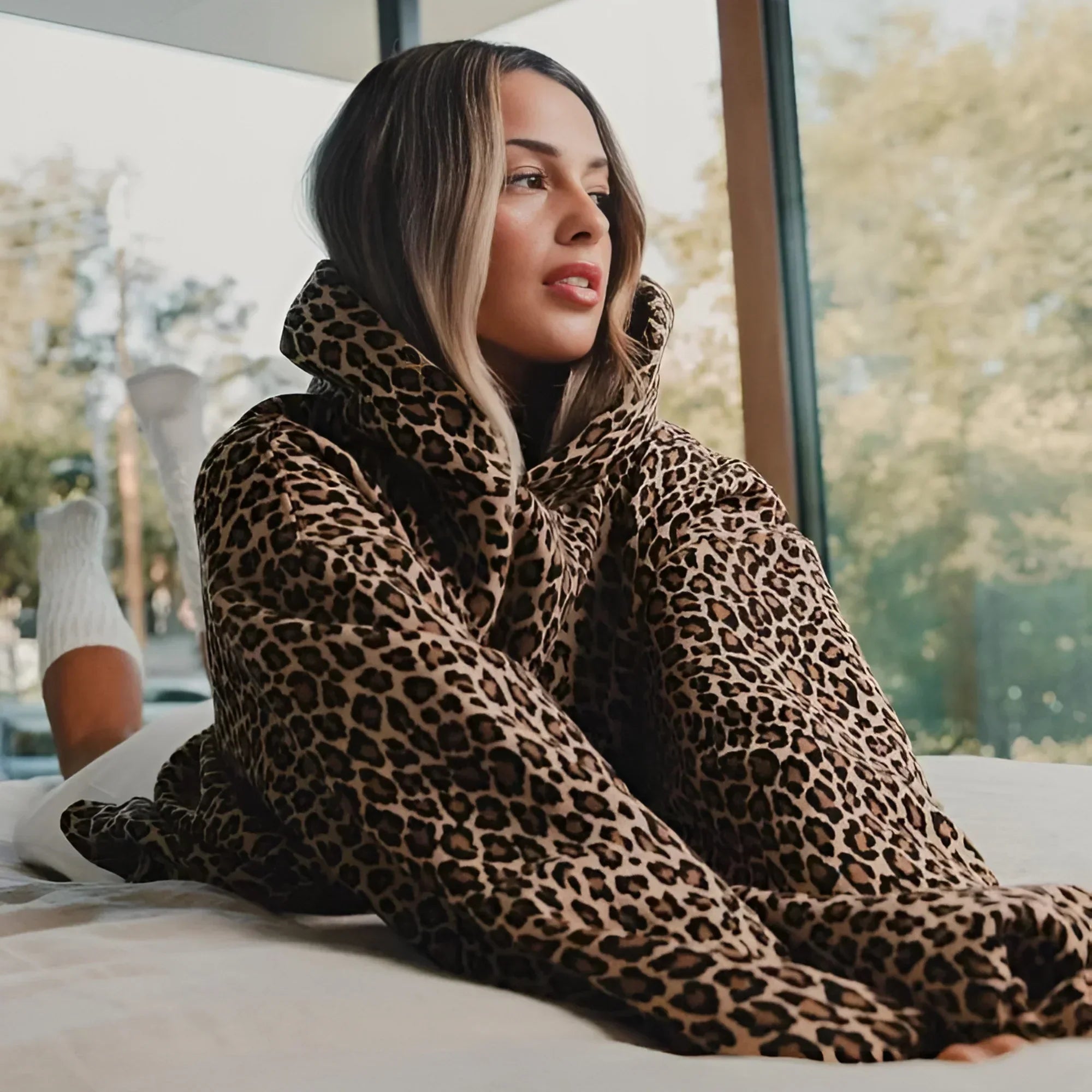 Luxe Oversized Hoodie - Warmth and Comfort in Style