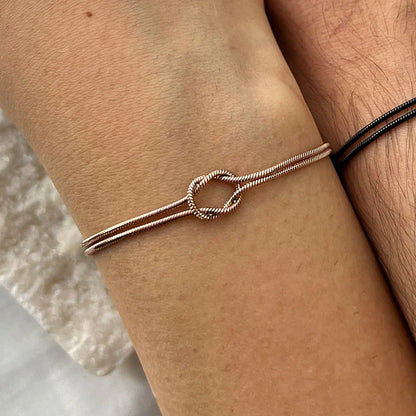 Minimalist Knot Bracelet – Elva