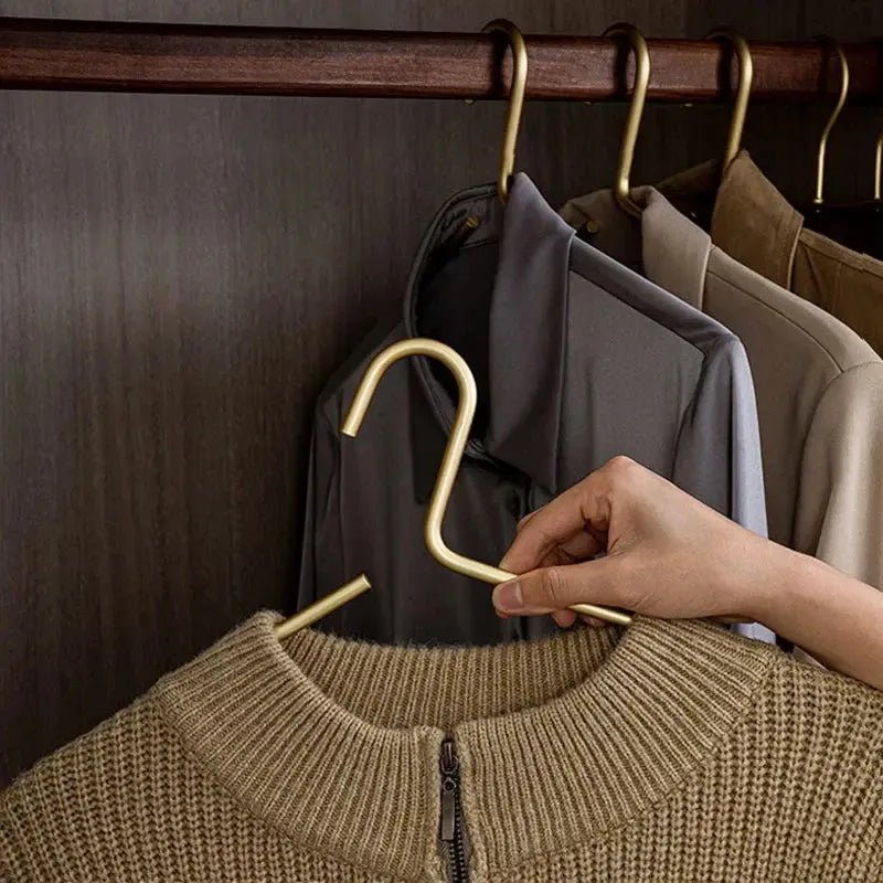 Luxury Anti-Slip Clothes Hanger - Stylish Solid Matte Coat Hangers for Long-Lasting Use - (5 per set)