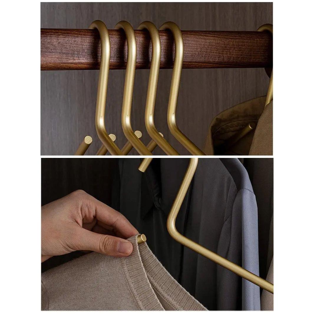 Luxe Non-Slip Coat Hanger - Closura
