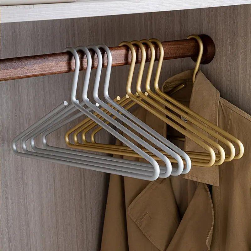 Luxe Non-Slip Coat Hanger - Closura