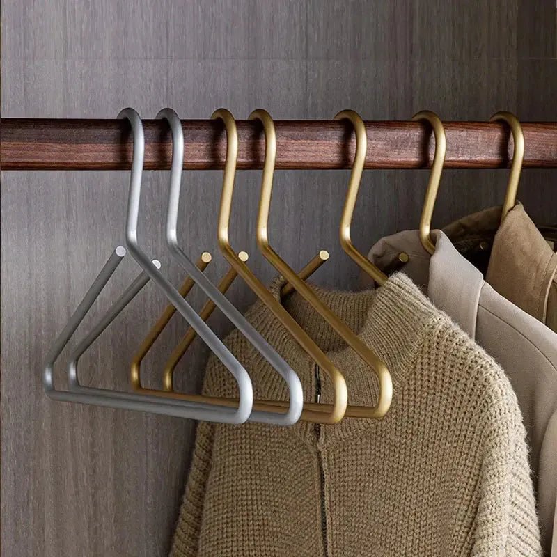Luxe Non-Slip Coat Hanger - Closura