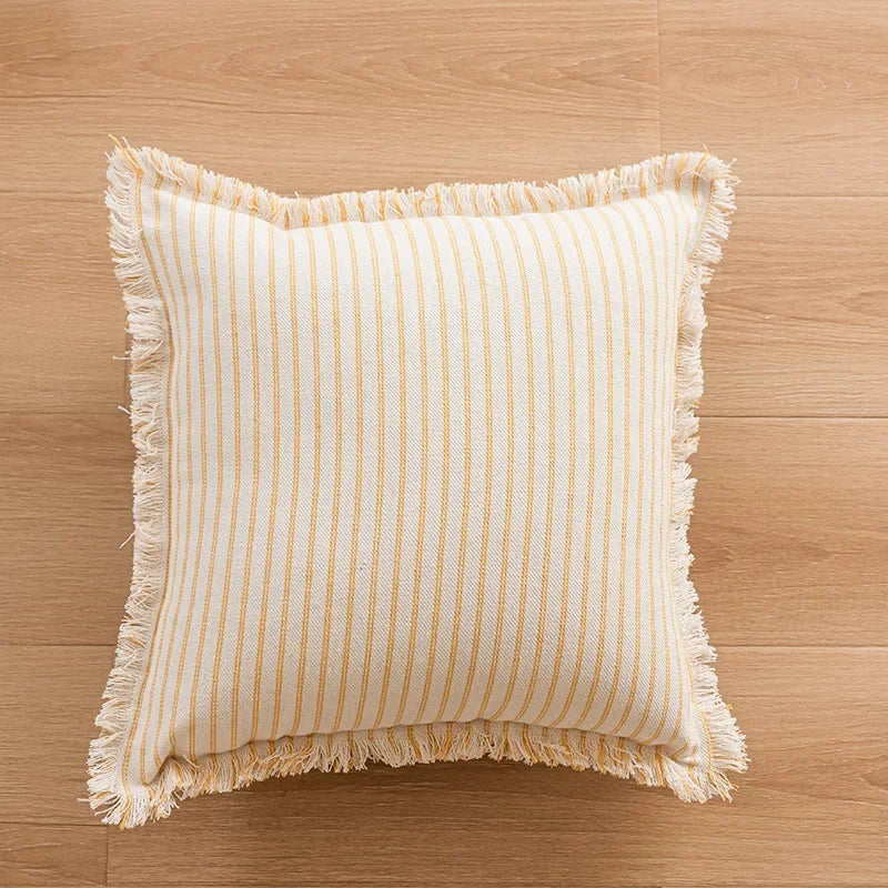 Jacquard Cushion Cover with Fringes – Timeless and Comfortable