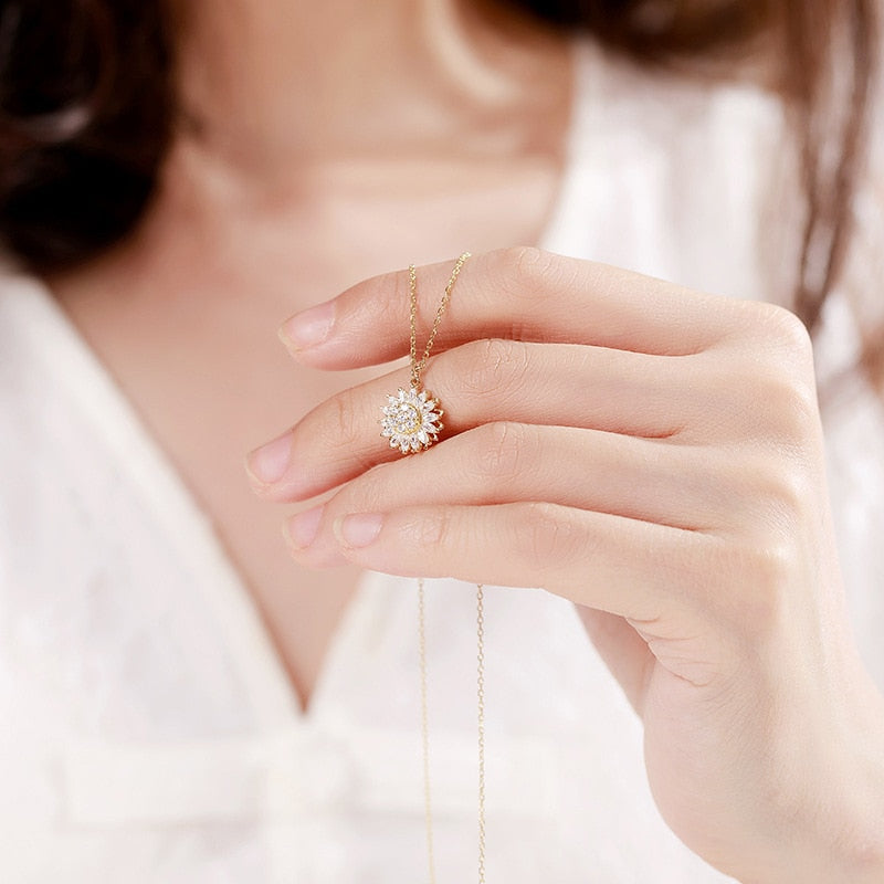 GoldenBloom Adjustable Necklace | Rotating Sunflower Pendant for Timeless Elegance