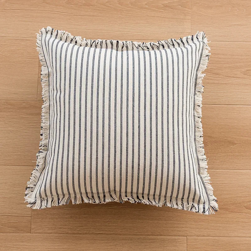 Jacquard Cushion Cover with Fringes – Timeless and Comfortable