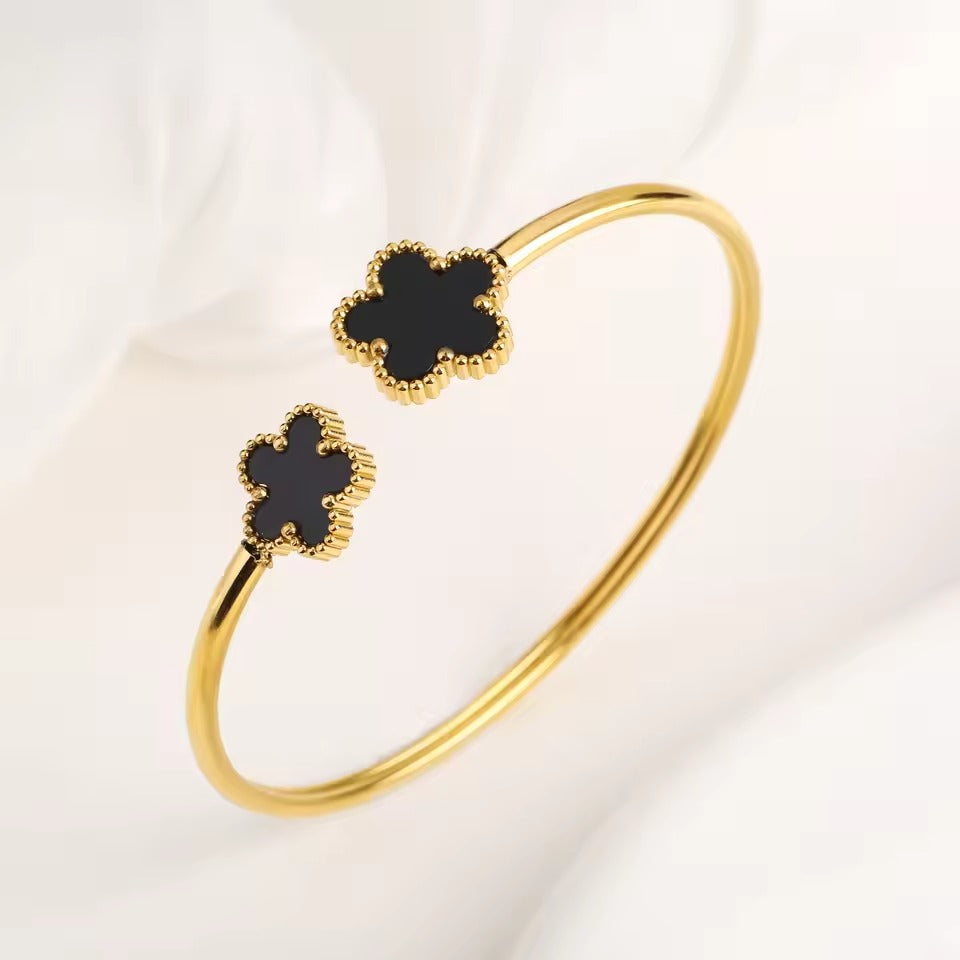 Nail & Clover Bracelets | Gold & Black in a Stylish Design