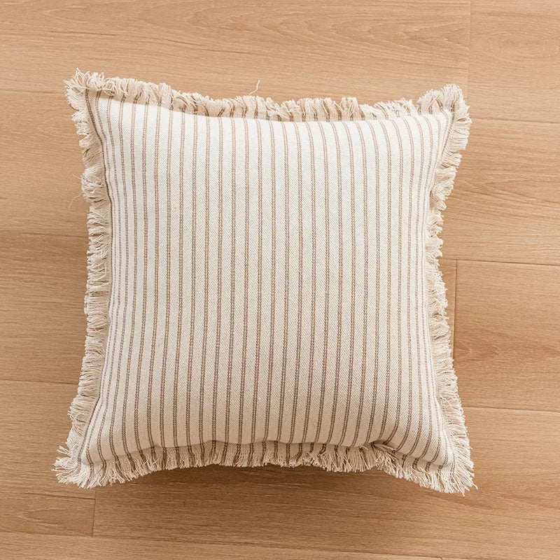 Jacquard Cushion Cover with Fringes – Timeless and Comfortable