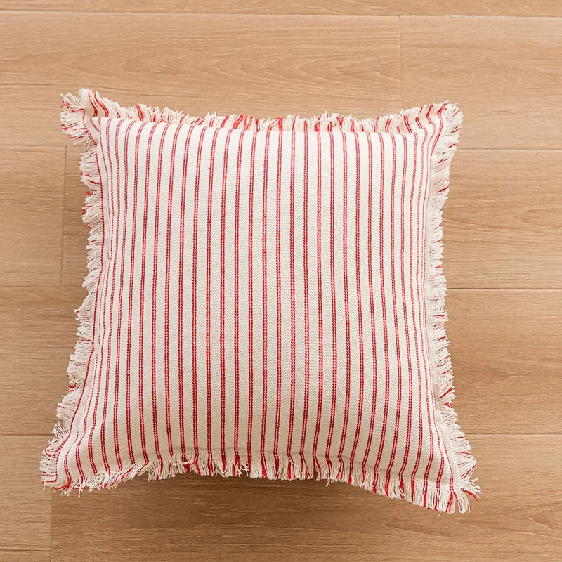 Jacquard Cushion Cover with Fringes – Timeless and Comfortable