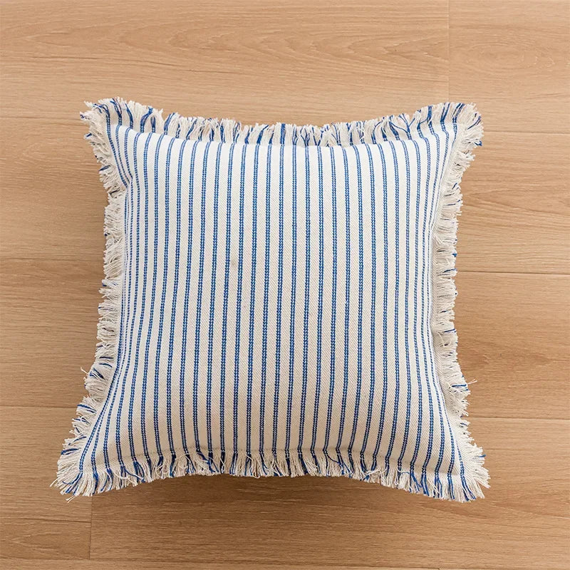 Jacquard Cushion Cover with Fringes – Timeless and Comfortable