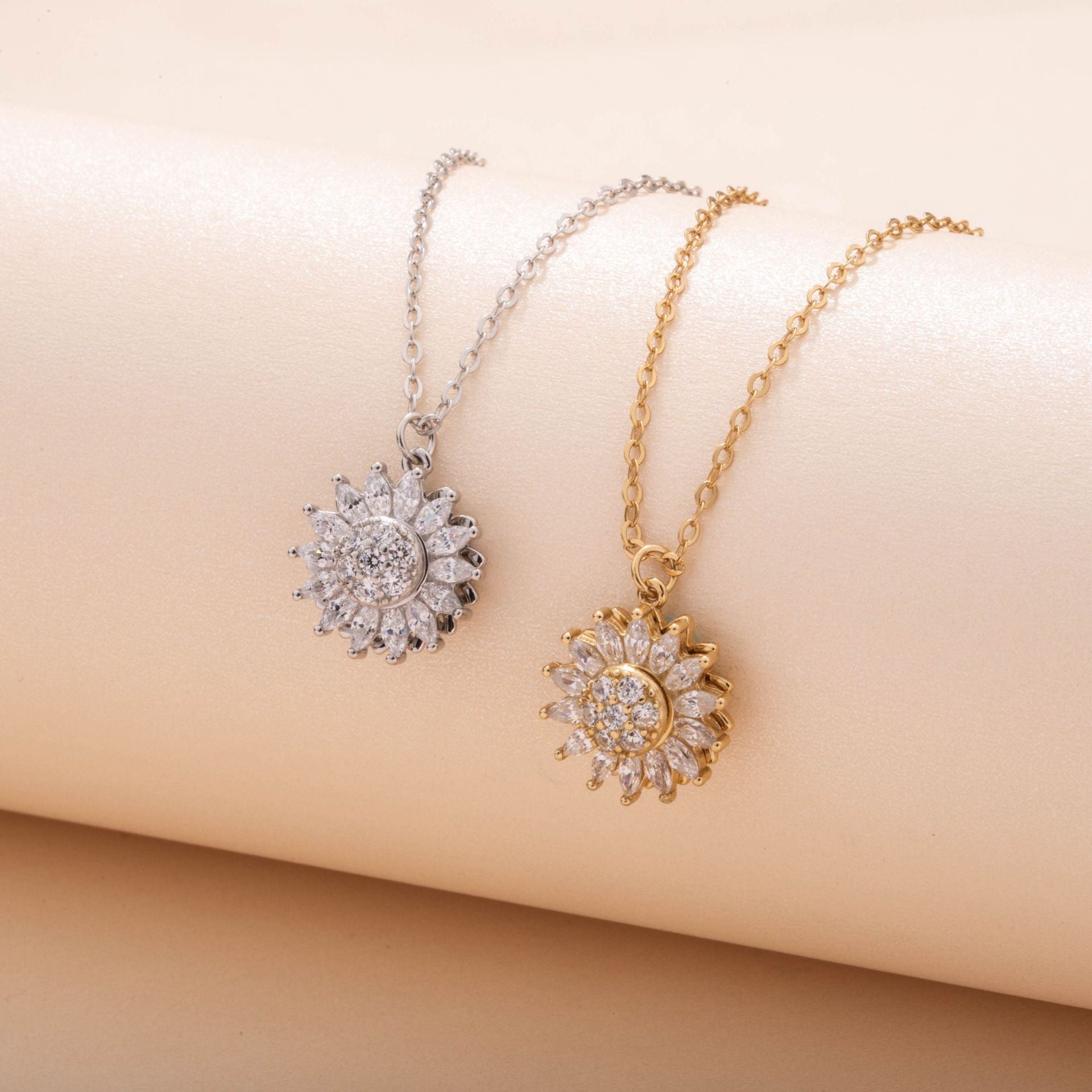 GoldenBloom Adjustable Necklace | Rotating Sunflower Pendant for Timeless Elegance