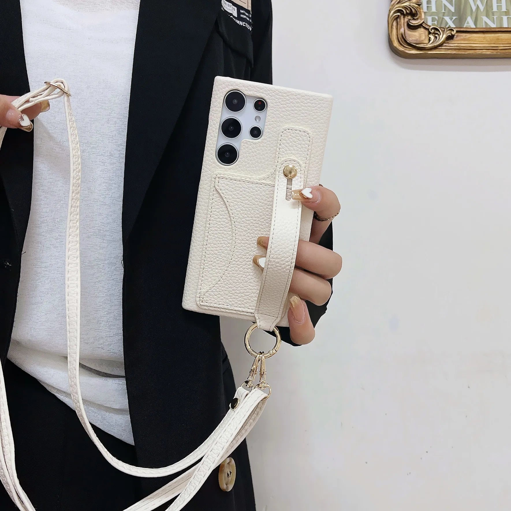 Fashionable Phone Holder – For a trendy and convenient solution