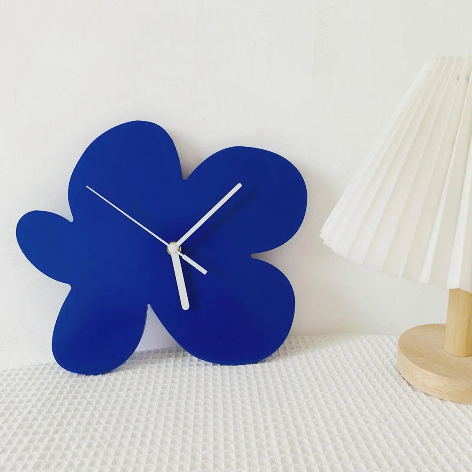 Flower-Shaped Wall Clock - Modern Home Decoration