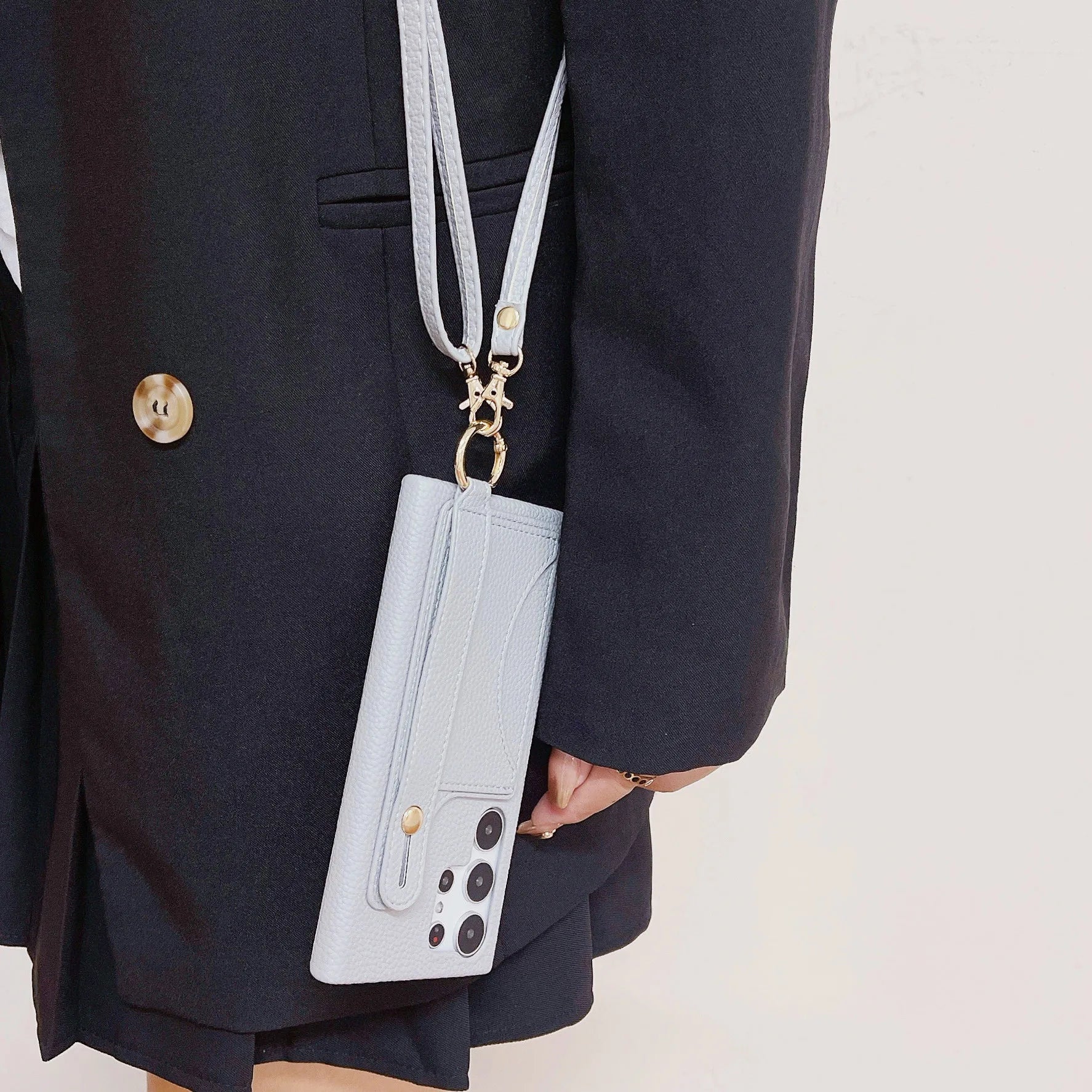 Fashionable Phone Holder – For a trendy and convenient solution