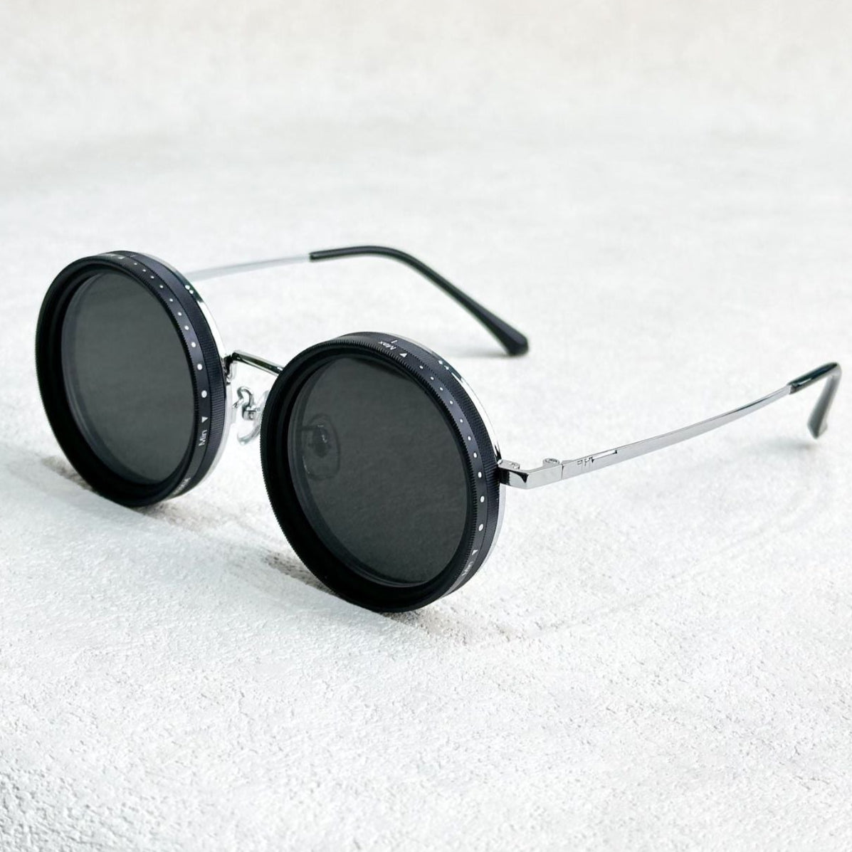 Unisex - Round Sunglasses - Adjustable Light Reduction - Polarised Metal