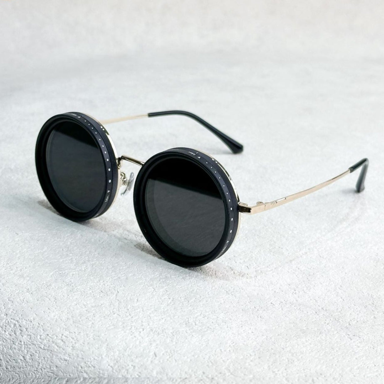 Unisex - Round Sunglasses - Adjustable Light Reduction - Polarised Metal