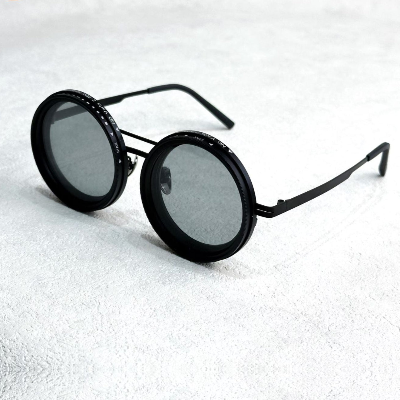 Unisex - Round Sunglasses - Adjustable Light Reduction - Polarised Metal