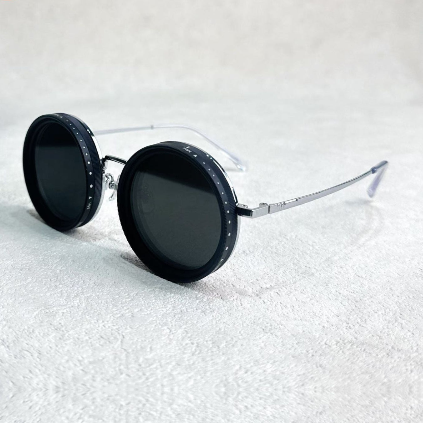 Unisex - Round Sunglasses - Adjustable Light Reduction - Polarised Metal