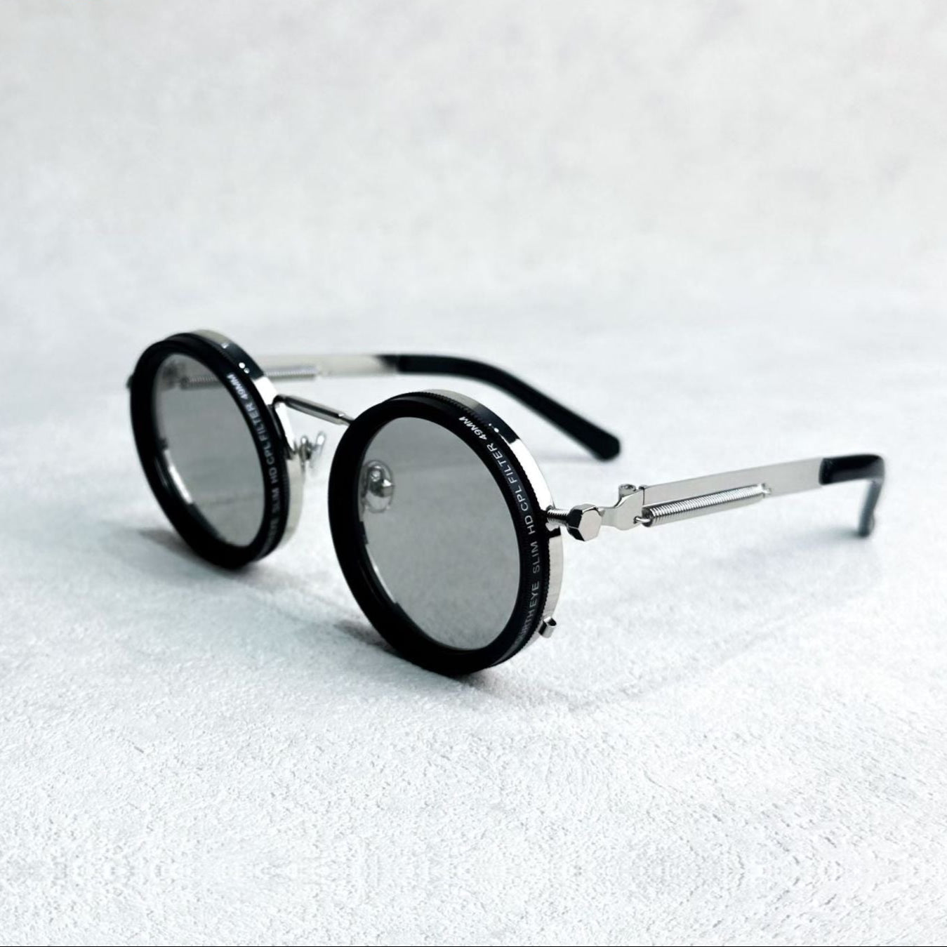 Unisex - Round Sunglasses - Adjustable Light Reduction - Polarised Metal