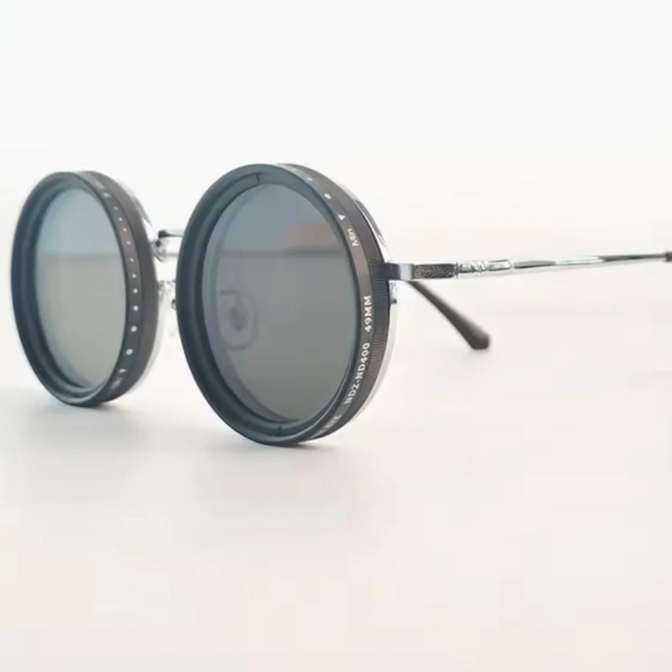 Unisex - Round Sunglasses - Adjustable Light Reduction - Polarised Metal