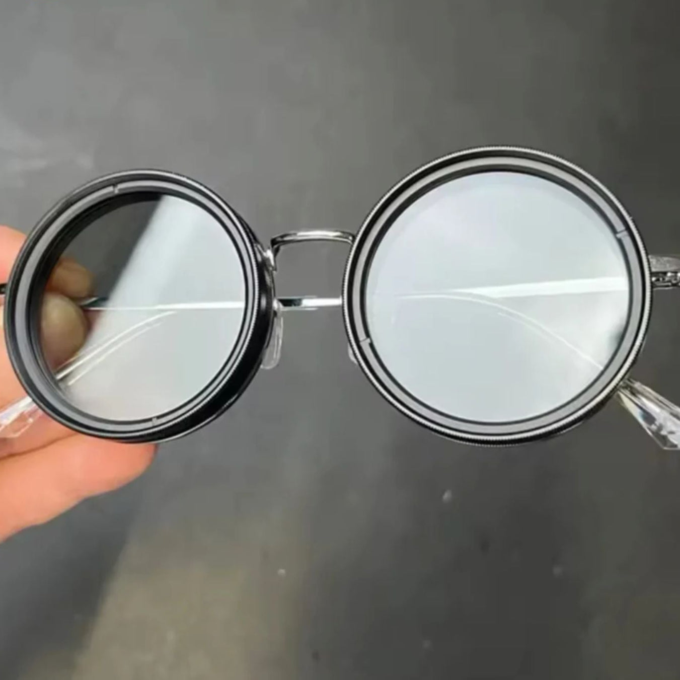 Unisex - Round Sunglasses - Adjustable Light Reduction - Polarised Metal