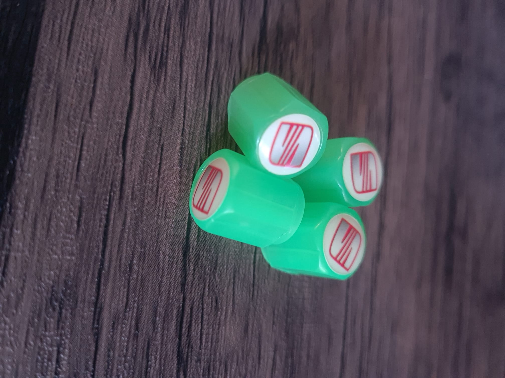 Set of 4 Illuminated Valve Caps with Logo – LuxaGlow