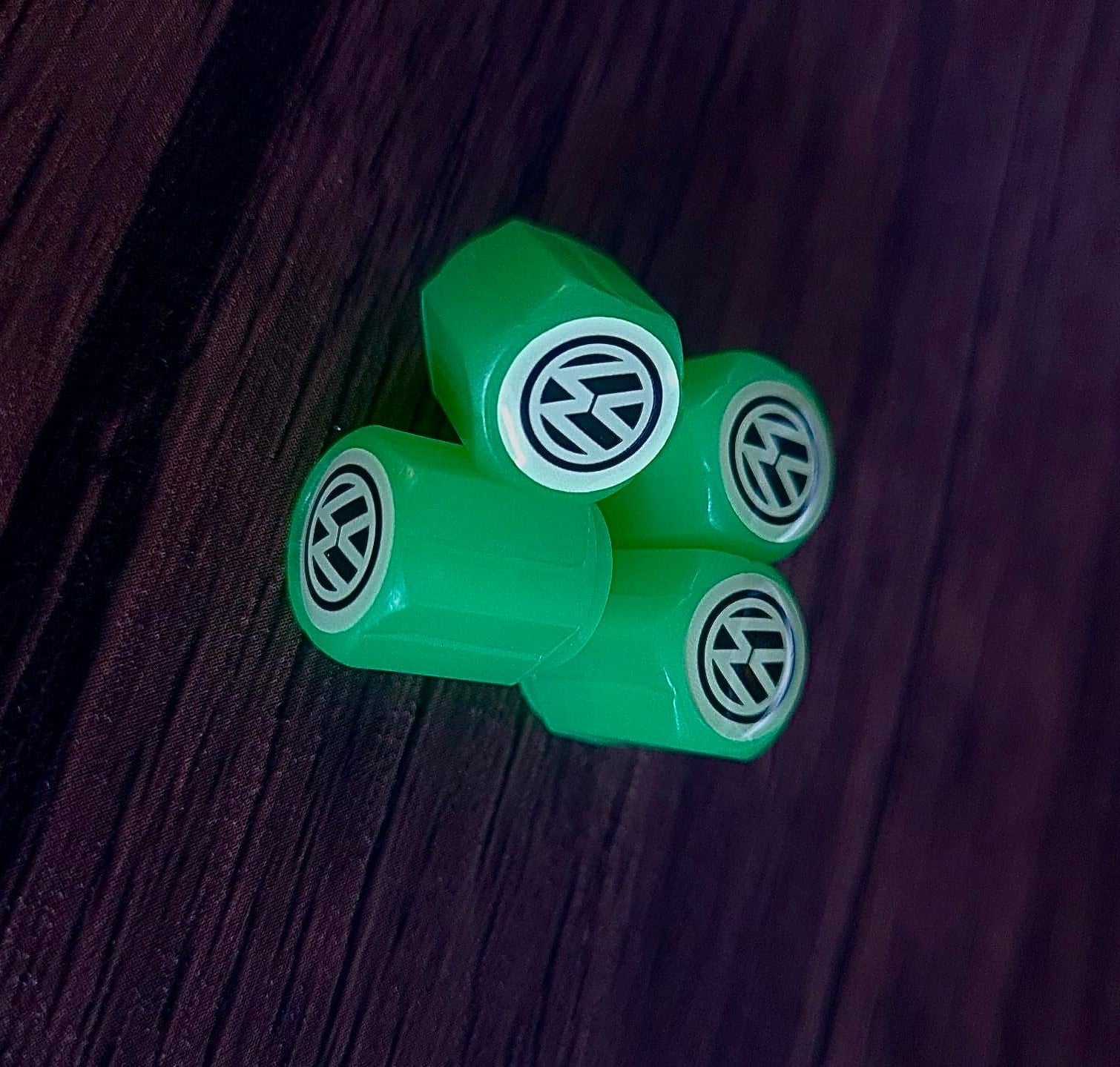 Set of 4 Illuminated Valve Caps with Logo – LuxaGlow