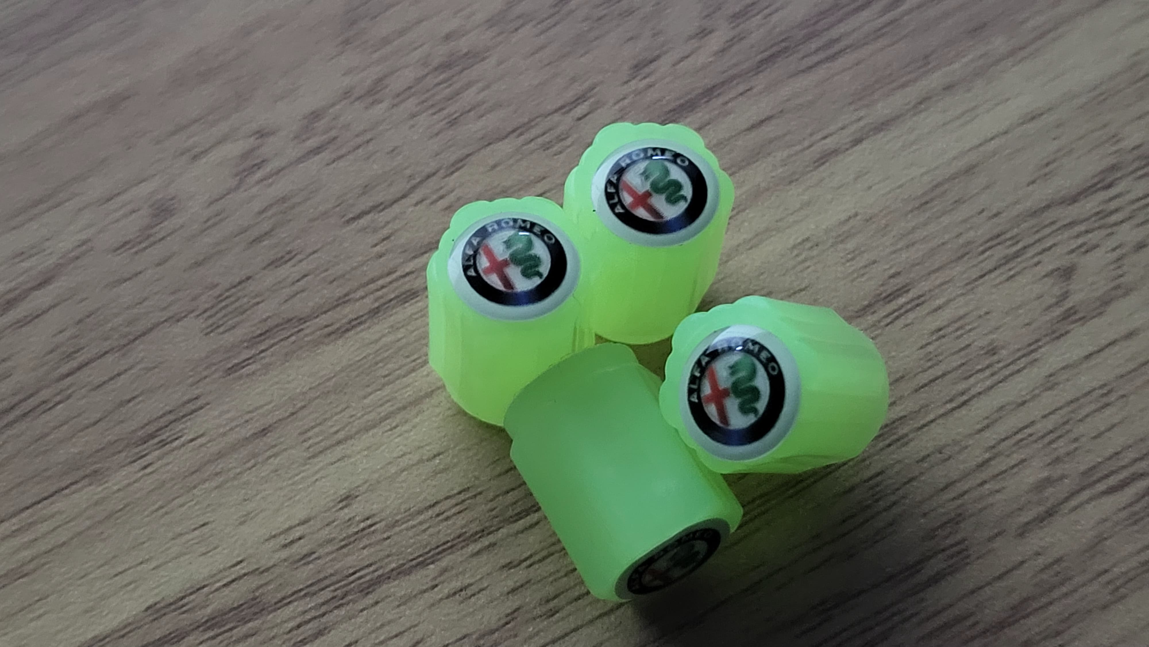 Set of 4 Illuminated Valve Caps with Logo – LuxaGlow