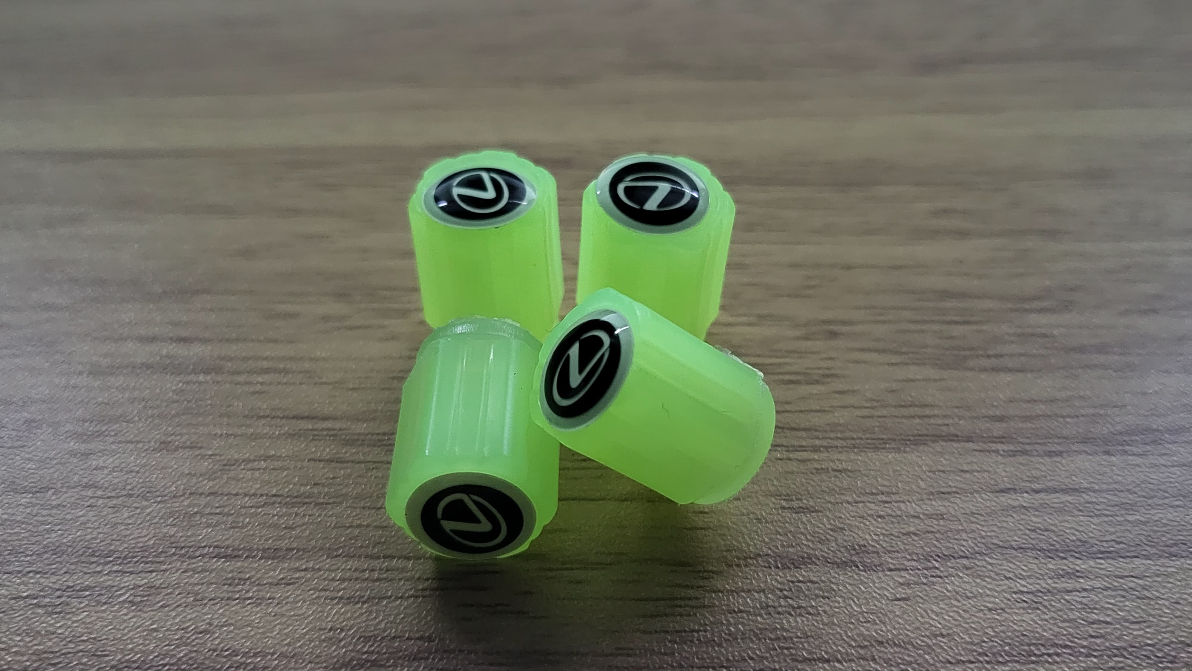 Set of 4 Illuminated Valve Caps with Logo – LuxaGlow