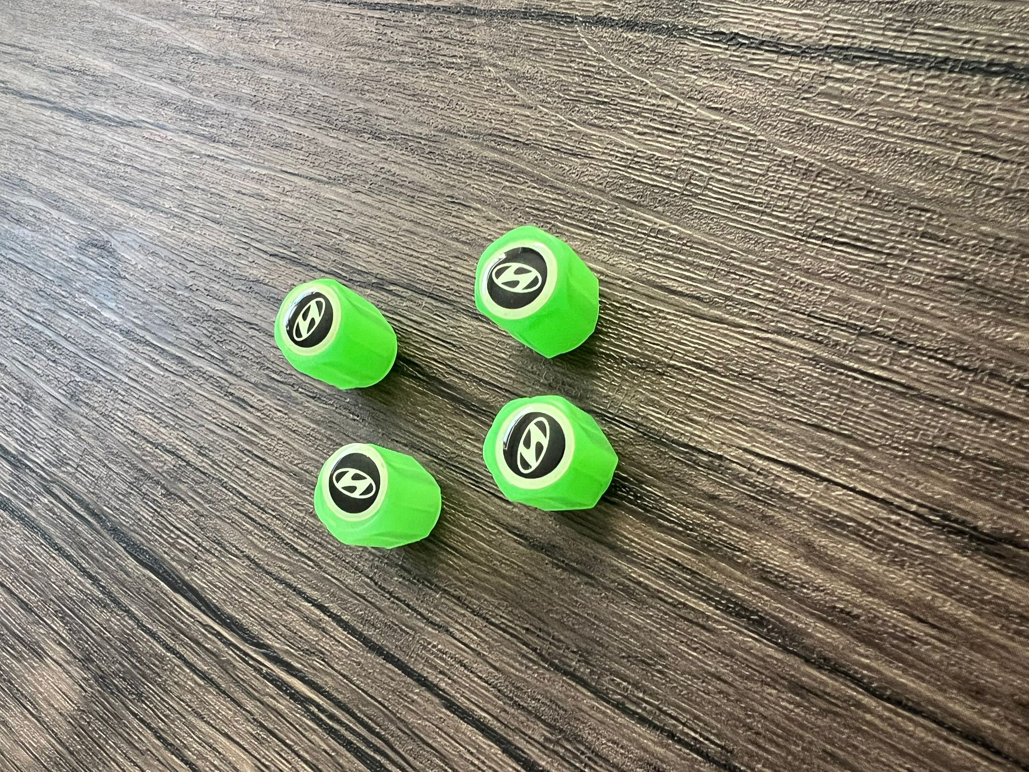 Set of 4 Illuminated Valve Caps with Logo – LuxaGlow