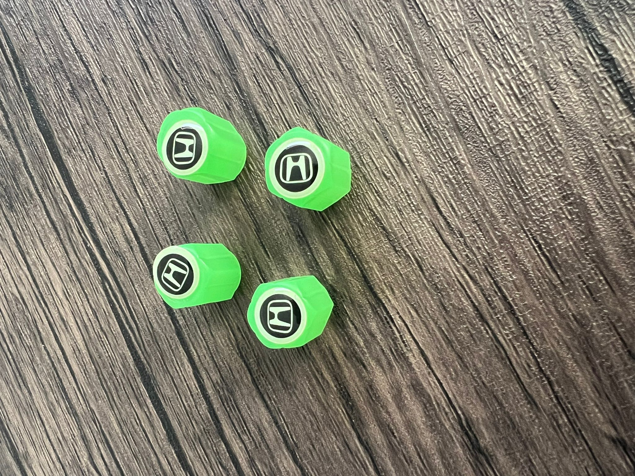 Set of 4 Illuminated Valve Caps with Logo – LuxaGlow