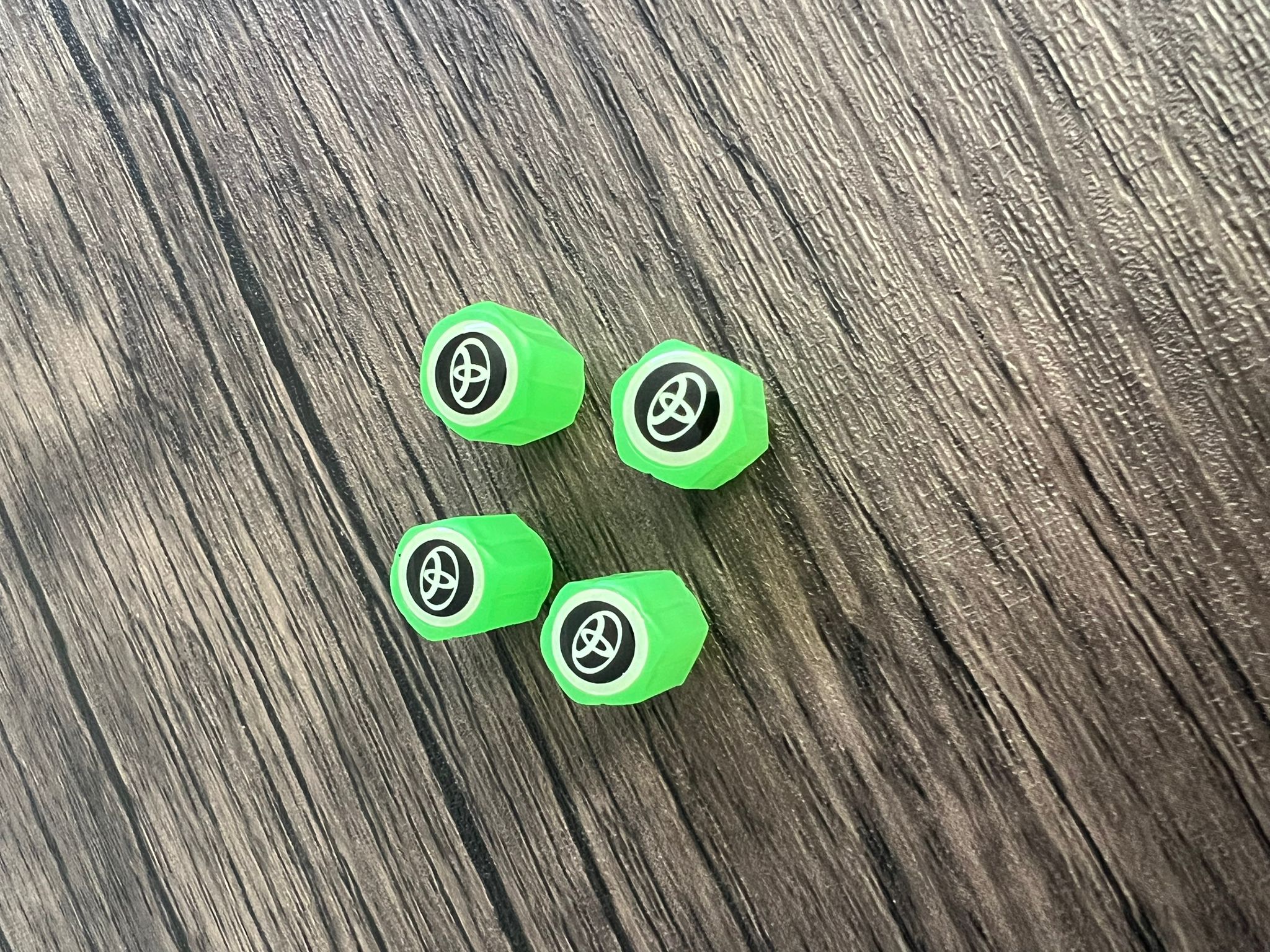 Set of 4 Illuminated Valve Caps with Logo – LuxaGlow