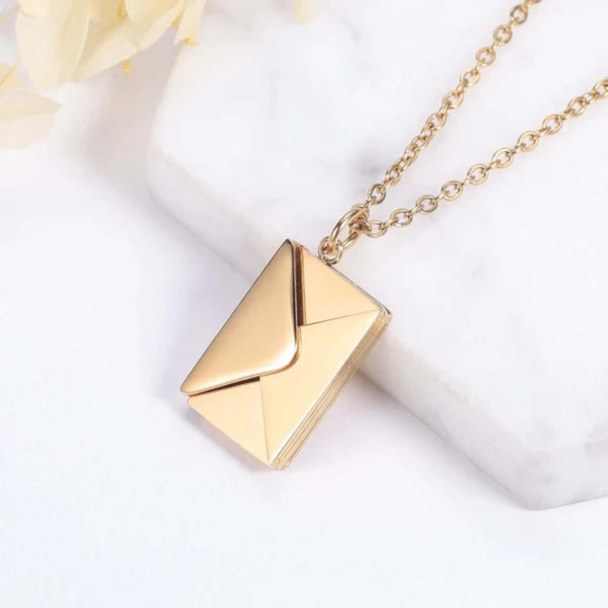 HeartLink | Personalised Letter Necklace for Your Loved One