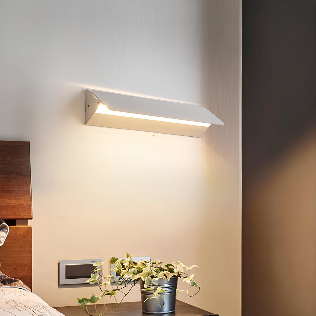 FlexiGlow Modern White Wall Lamp – Adjustable Shade for Perfect Light Distribution