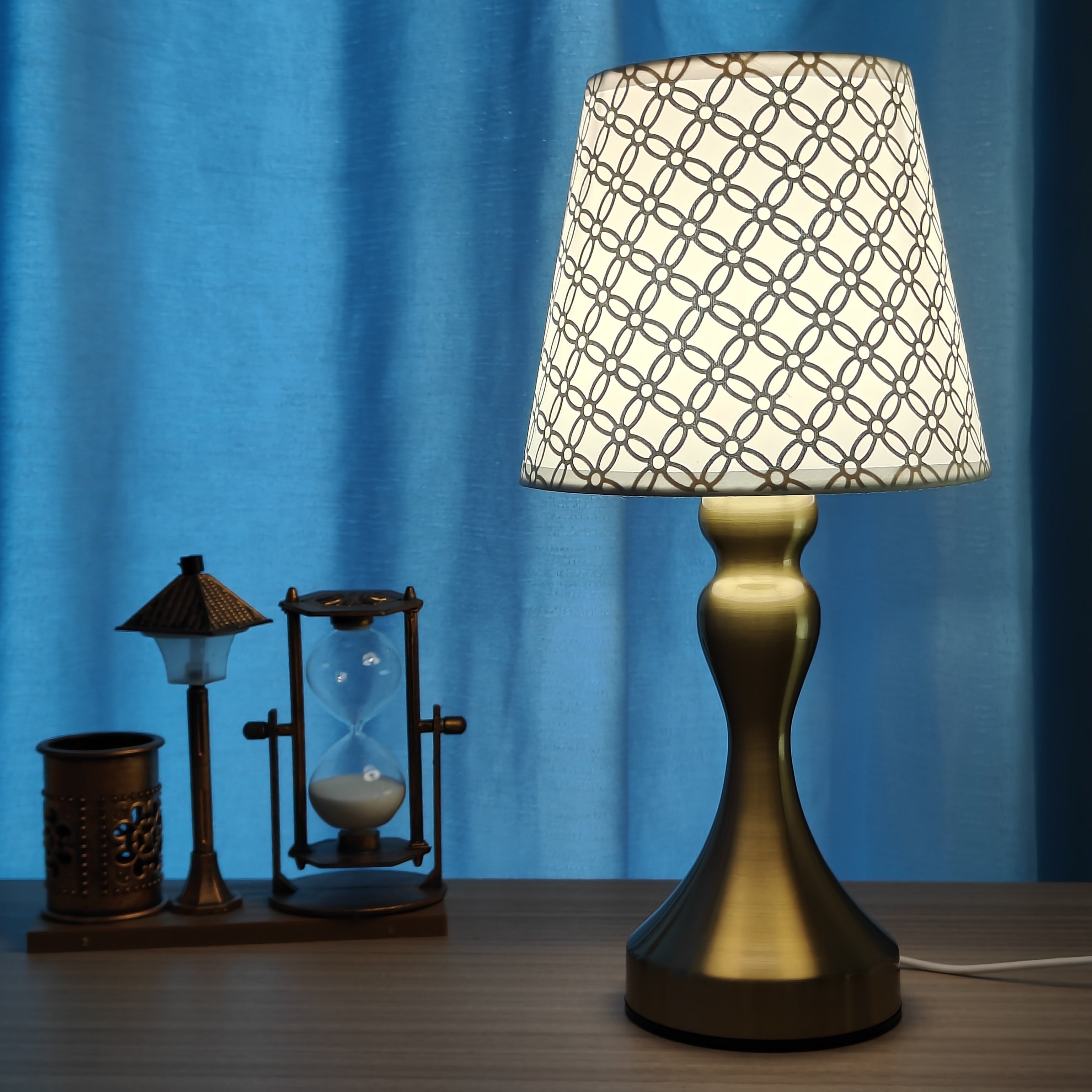 Golden Elegance Table Lamp - Refined Style for Any Space