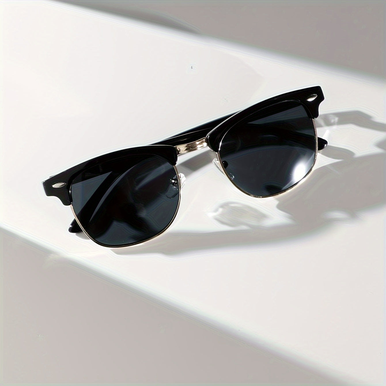 Casual Classic Sunglasses – Trendy and Comfortable for Every Occasion
