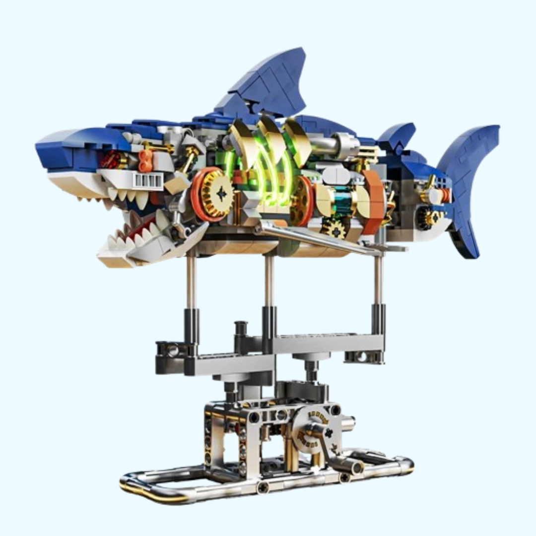 Moving Shark Building Set - 687 Pieces | 24 cm