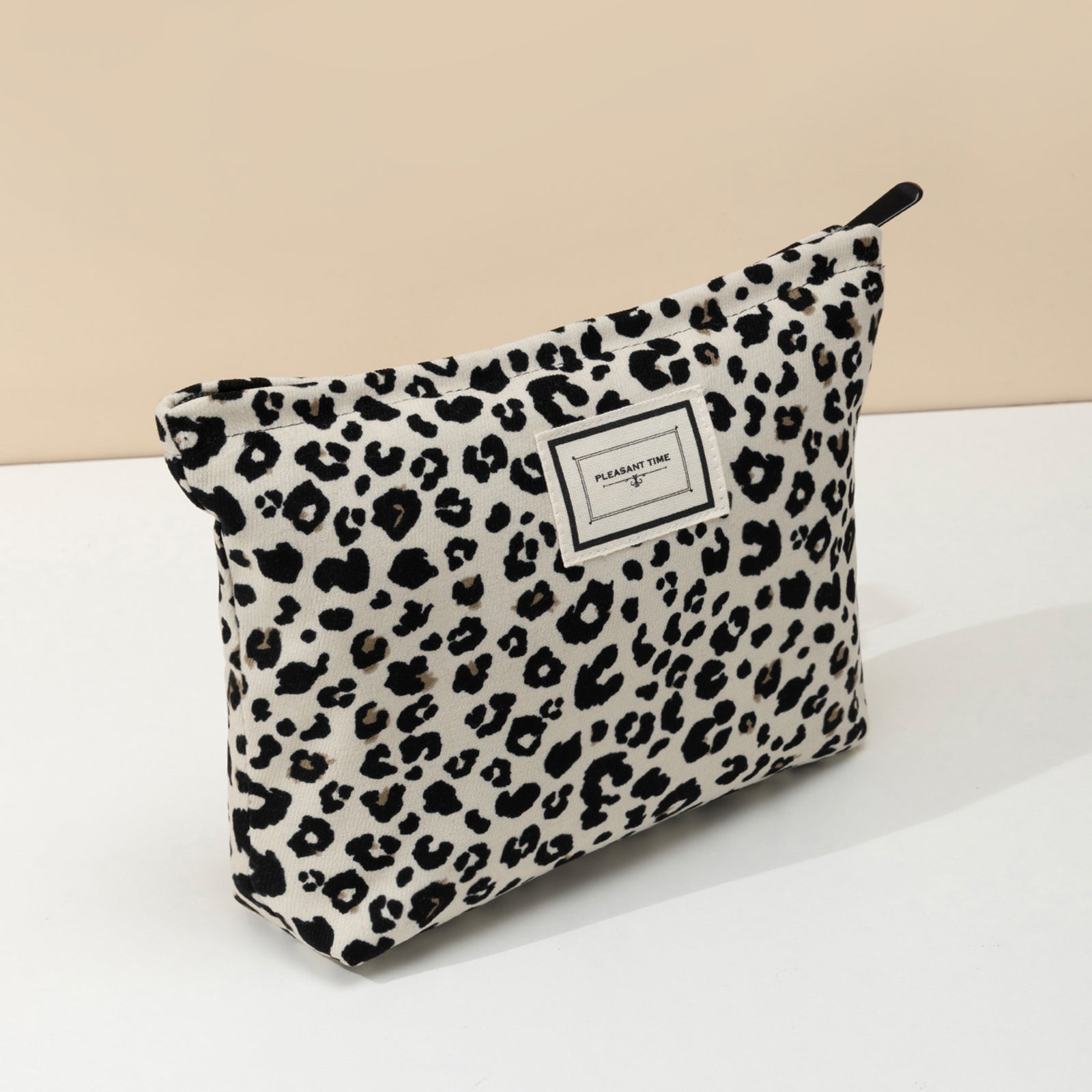 Chic Leopard Make-up Bag – Compact and Functional